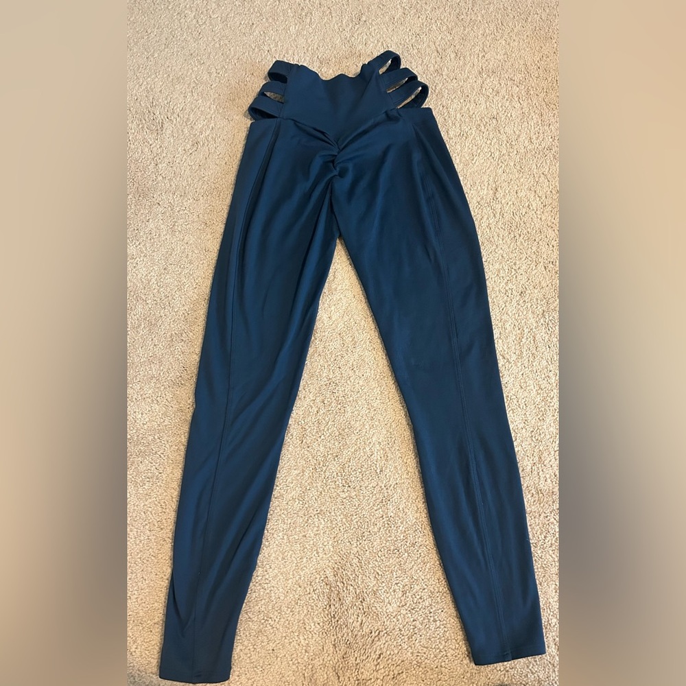 Bombshell Sportswear Savage Leggings - Picture 4 of 9